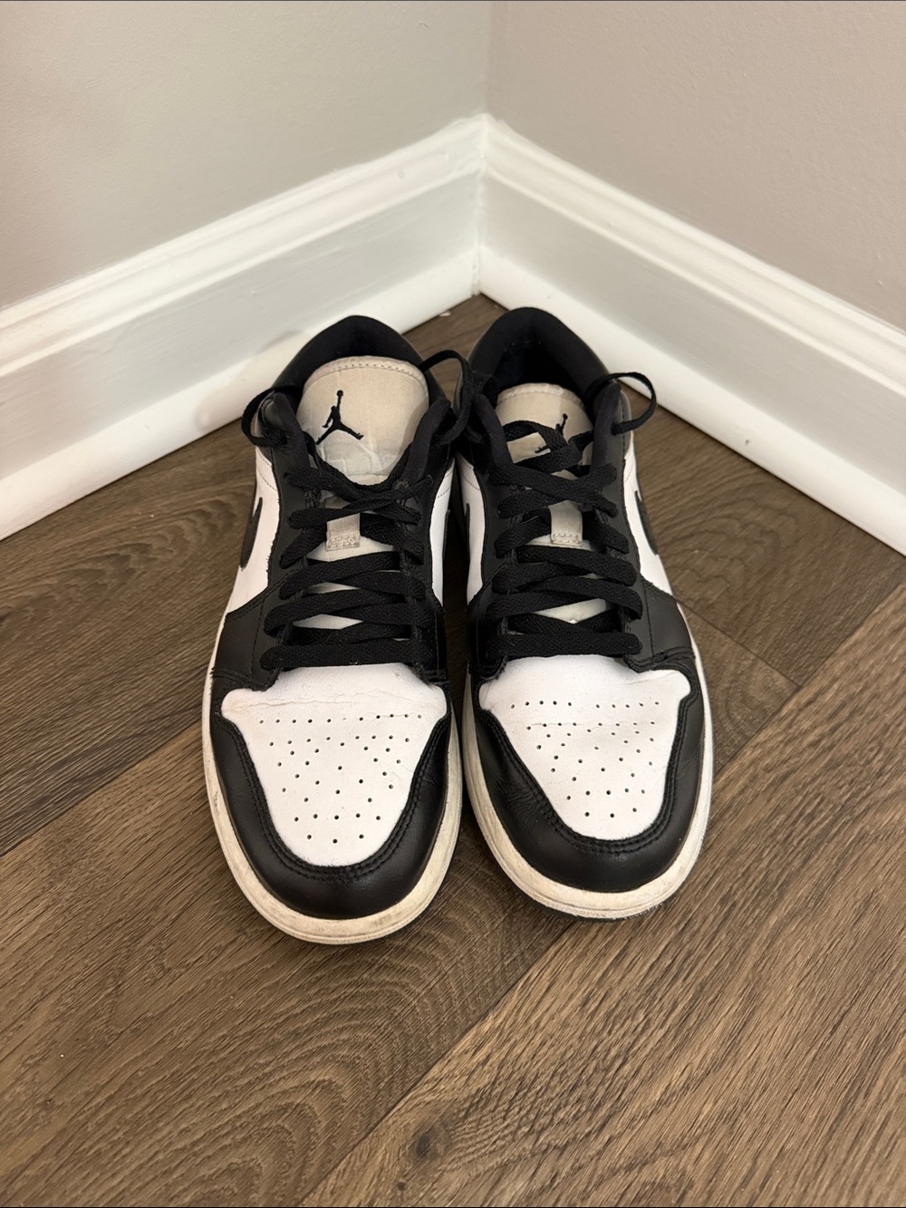 Nike Low-Top Sneakers — Black and White - Picture 4 of 4